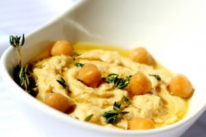 Hummus 2 300x200 - Нут: пищевая ценность, целебные свойства и применение в кулинарии