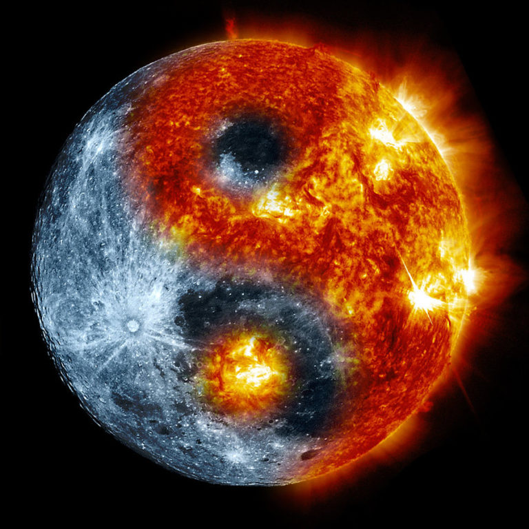 Луна и солнце на одном фото