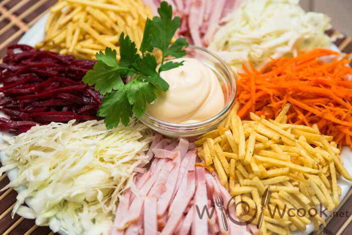Праздничные салаты, рецепты простых и вкусных салатов на праздничный стол с фото