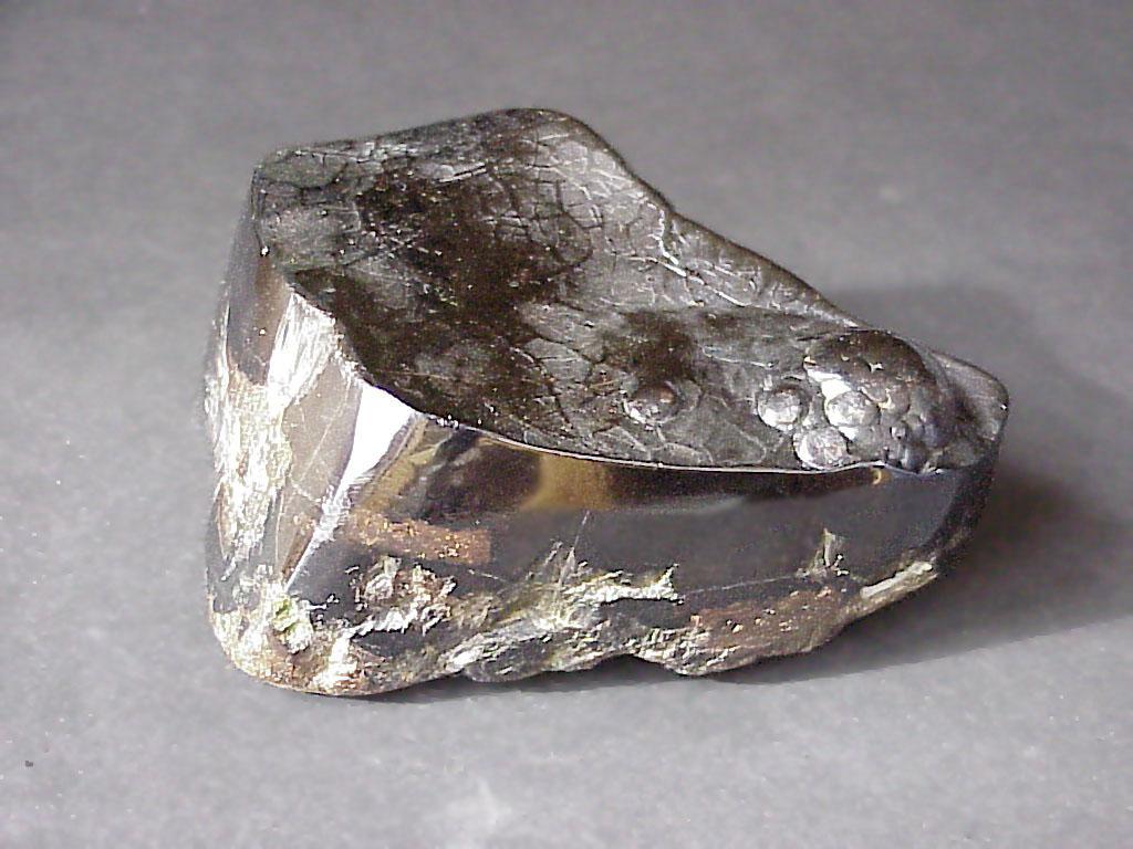 Камень металлического цвета название и фото