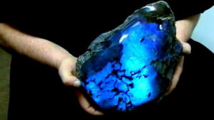 Какие свойства и значение для человека имеет камень спектролит